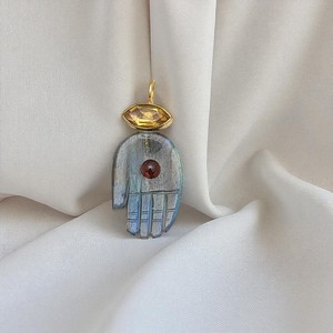 Labradorita Hamsa Hand Charms 21x14mm Gemstone 925 Silver Gold Plated Collet Set Joyería al por mayor Natural Birthstone Charms - Product Image 1