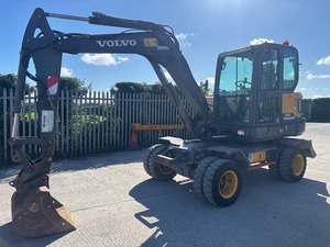 Excavatrice Volvo EW60E Rubber Duck de 8 tonnes avec moteur Hitachi, pompe, boîte de vitesses et PLC - Product Image 6