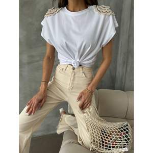 เสื้อยืดลูกไม้สีขาวสำหรับผู้หญิง ยี่ห้อ Topshow ขายส่ง - Product Image 2