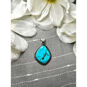 Pendentif en argent sterling fabriqué par les Navajo avec incrustation de turquoise égyptienne sertie dans un cadre - Product Image 1
