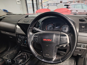 Auto Usado de Calidad a Precio Accesible, Isuzu KB 2-50 D-Teq HO X-Rider Doble Cabina 2018, Volante a la Derecha - Product Image 2