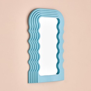 Espejo de pared de lujo radiante que mejora los espacios con un diseño llamativo con acabado reflectante brillante y estética moderna de moda - Product Image 6