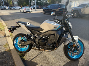 Meilleure offre de prix de gros Nouveau modèle 2025/2026 Yamahas MT09 ABS EFI 890cc 6 vitesses Moto de rue à trois cylindres Fournisseur OEM - Product Image 4