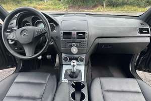 Mercedes-Benz C300 Sedán 2010 usado en buen estado - Product Image 4