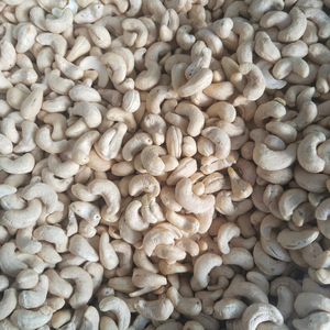 Noix de Cajou SANTIGO Kaju Badam W180 W240 W320 Exportées vers le Moyen-Orient Noix de Cajou Séchées - Product Image 1