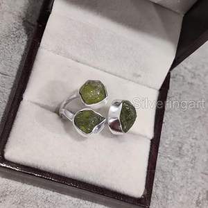 Anillo de Plata de Ley 925 con Peridoto Natural, Piedra de Nacimiento de Agosto, 3 Piedras, Joyería Hecha a Mano para Navidad - Product Image 2
