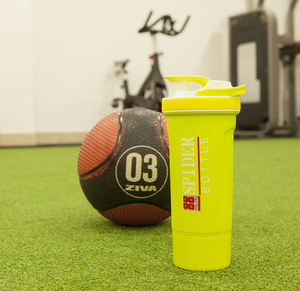 ขวดน้ำปั่นโปรตีน700มล. สำหรับยิมขวดน้ำ3ชั้นปราศจากสาร BPA สำหรับกีฬาฟิตเนสขาวผสมวิธีการดื่มแบบโดยตรงโลโก้ออกแบบได้ตามต้องการ - Product Image 5