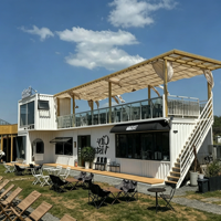 Café conteneur créatif très demandé avec escalier extérieur et grande terrasse pour commerce ou réception touristique