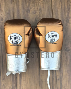 Лучшие боксерские перчатки: высококачественные, настраиваемые, из натуральной кожи, золотисто-серебристые, полнопальцевые, с регулируемым застежкой-липучкой на запястье - Product Image 4