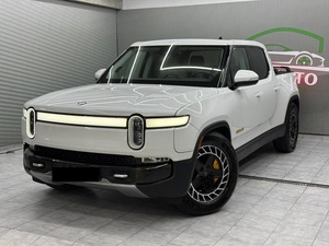 USED 2022 R1T QM Large Low Mileage Automatic <b>Panoramic</b> Sunroof LED lights LED Daytime Lights 6 Seats Ready to SHIP - Product Image 4
