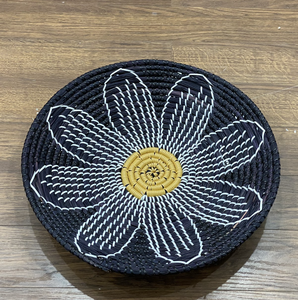 Plato colgante de fibra de algas marinas tejido a mano para decoración de pared, elaborado con un diseño artesanal duradero de Vietnam. - Product Image 4