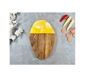 Bentuk Oval resin kuning warna dan hadiah rumah kayu epoksi resin blok potong papan potong dengan dekoratif dapur