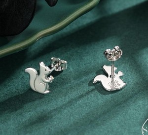 ต่างหูเงินแท้ 925 ชุบทอง ดีไซน์มินิมอลรูปกระรอก สไตล์สนุกสนาน แปลกใหม่ สำหรับคนรักสัตว์ เหมาะสำหรับงานปาร์ตี้ แรงบันดาลใจจากธรรมชาติ - Product Image 2
