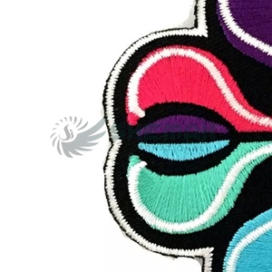 Insignias de diseño personalizado bordadas a mano de alta calidad Parches bordados a mano de alta calidad Insignia de nombre al por mayor - Product Image 3