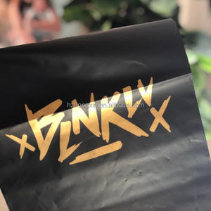 Bolsa de Envío de Poliéster con Logotipo Dorado Impreso, Impermeable, Resistente a Desgarros, Negra Mate, para Sudaderas y Ropa - Product Image 2