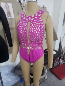 Prêt à porter Ensemble de plage une pièce à perles audacieuses Robe sexy personnalisée pour sortie à la plage Ensemble de bikini 2 pièces - Product Image 3