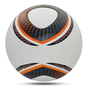 Balón de Fútbol de Entrenamiento con Logotipo Personalizado de la Mejor Calidad, Diseño Duradero y Ligero de Cuero PU, Color y Tamaño Personalizados para Venta en Línea - Product Image 4
