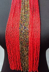 Collier artisanal brodé de perles rouges avec plaqué or et design à franges pour femmes - Product Image 2