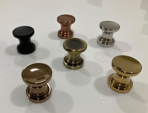 Poignées et boutons de porte en acier inoxydable fabriqués en Inde pour les armoires et les tiroirs, pour les portes de cuisine et de chambre à coucher, laiton, aluminium, bois - Product Image 3