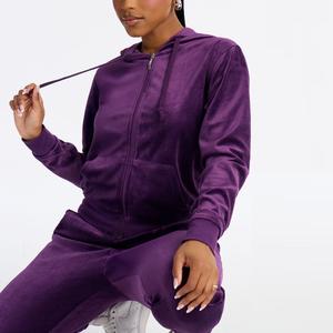 Ensemble de survêtement décontracté en velours d'hiver pour femmes, avec logo personnalisé, vêtements de sport d'usine, vente en gros, deux pièces - Product Image 3