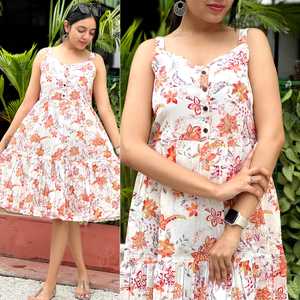 Vestido de algodón con estampado floral hecho a medida, disponible en varios tamaños, adecuado para usar en veranos, ideal para reventa - Product Image 4