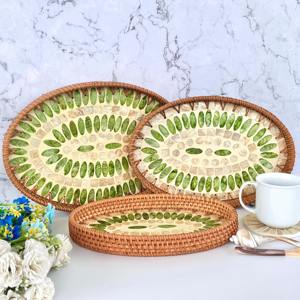 Plateau d'incrustation MOP avec fond à motif coquille rotin naturel et nacre servant des plateaux de rangement - Product Image 4