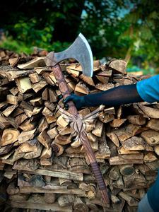 ขวานรบสไตล์ไวกิ้งทำด้วยมือพร้อมหัวเหล็กคาร์บอนปลอมแปลงและด้ามจับไม้ยาวเหมาะสำหรับการตั้งแคมป์สับไม้ล่าสัตว์ - Product Image 2