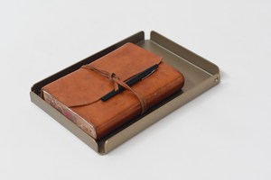 Elegante bandeja de metal dorado simple para decoración del hogar con estilo, pieza central de alojamiento de fiestas y servicio diario práctico de la India - Product Image 4