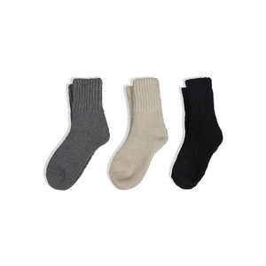 Chaussettes à volants en coton à prise antidérapante pour femmes, design OEM personnalisé, chaussettes de yoga antidérapantes à logo brodé 2025 - Product Image 3