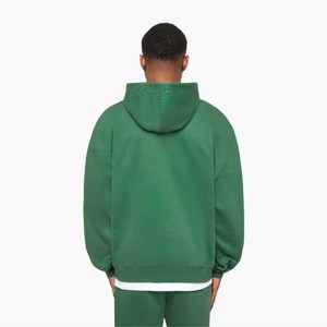 Sweat à capuche zippé vert essentiel coupe confortable, construction durable et broderie élégante sur le devant en 2D - Product Image 4