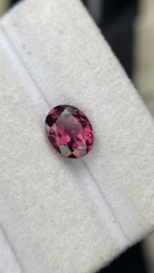 Pierre de grenat rhodolite naturelle certifiée 9x7 mm, taille ovale, avec une excellente qualité de couleur, pierres précieuses en vrac, 2,19 carats, propre à l'œil - Product Image 3