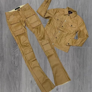 Ensemble deux pièces de survêtement en cuir pour homme, chemise en cuir PU à fermeture éclair brodée de style streetwear personnalisé de haute qualité et pantalon évasé superposé - Product Image 4