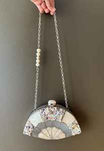 Pochette Métallique Ultra Chic et Luxueuse pour Femmes avec un Sac à Main Moderne Chic pour Soirée avec Chaîne Tendance Accessoire - Product Image 5