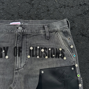 Shorts en jean vintage pour hommes avec logo personnalisé OEM, patch en cuir, denim vintage lavé, chaîne et strass - Product Image 3