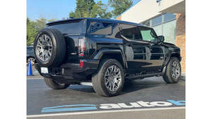 Modèle 2023, faible kilométrage, transmission automatique, sièges en cuir, sans accident et prêt à être expédié. - Product Image 4