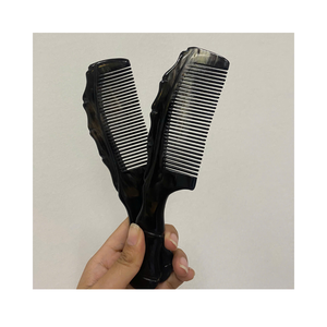 Peigne en corne de buffle avec vernis lisse, artisanat traditionnel fait à la main pour des cheveux sains, logo personnalisé disponible pour la vente en gros - Product Image 5