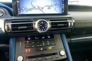 Edición 2024, Caja de Cambios Automática, Tracción en las Cuatro Ruedas, Cuero Oscuro, Turbo, R18, Aluminio, Certificado, Limpio y en Buen Estado - Product Image 3