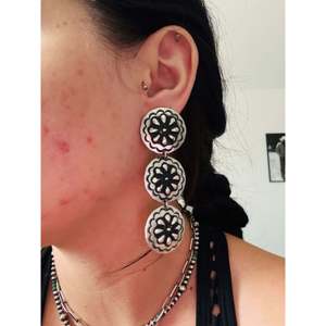 Pendientes Colgantes de Plata de Ley Hechos a Mano por Navajos, con Baño de Oro, Diseño de Gancho, Perla y Diamante, Ideales para Bodas - Product Image 2