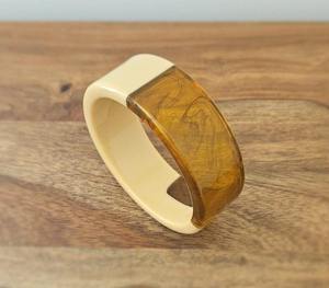 กำไลข้อมืออะคริลิคเรซินทันสมัยเครื่องประดับดีไซน์ย้อนยุคช่องกว้างไม่สม่ำเสมอสำหรับผู้หญิงจัดงานแต่งงานที่เป็นมิตรกับสิ่งแวดล้อม - Product Image 6