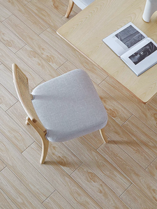 Chaise de salle à manger avec dossier et coussin en rotin tissé et pieds incurvés Design unique pour les maisons côtières ou d'inspiration organique - Product Image 3