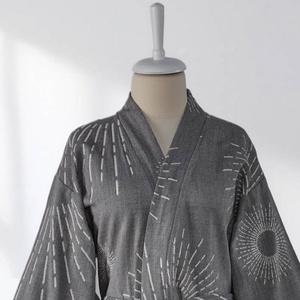 Peignoir en coton turc Sunburst, imprimé feuilles, kimono, gris - Product Image 2