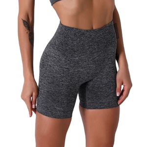 Sujetador deportivo personalizable de 2 piezas para mujer de alta calidad y pantalones cortos altos Gimnasio Correr Yoga Conjunto de ropa deportiva Entrenamiento medio Patrón sólido - Product Image 4