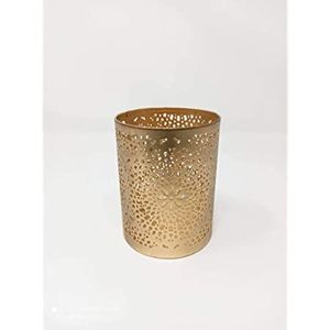 Porte-bougie en métal contemporain, idéal pour les maisons élégantes aux lignes épurées et à l'ambiance lumineuse chaleureuse - Product Image 1