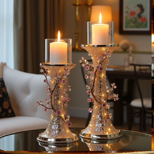 Lampes à hurricane dorées élégantes avec des sphères de cristal facettées. Chic moderne. Disponible aux prix de gros. - Product Image 3