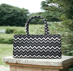 Bolsa pesada transpirable de tejido Jacquard en punto de urdimbre blanco y negro con tela teñida de hilo para tapicería - Product Image 1