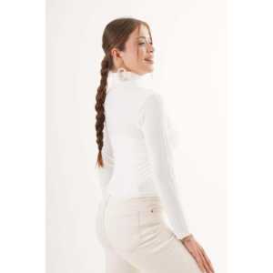 Blusa Blanca de Cuello Alto con Fruncidos en Hombros y Cintura, Tejido de Punto al por Mayor - Product Image 1