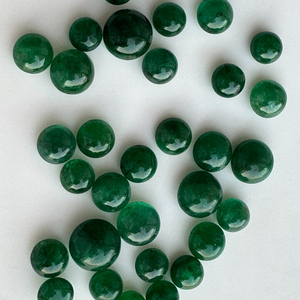 Cabochons d'émeraude naturelle de qualité supérieure de 6mm à 9mm Pierres précieuses vertes véritables de haute qualité pour la conception de bijoux personnalisés - Product Image 2