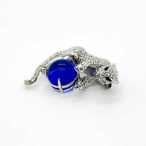 Broche léopard luxueuse avec diamant élégant en argent sterling 925 Broche unique pour femme Leb Grown Diamond Accessoire à la mode - Product Image 2