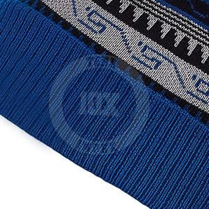 Vente en gros de bonnet chaud d'hiver en tricot jacquard multicolore blanc à la mode avec logo personnalisé - Product Image 5