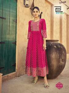 Robe Anarkali une pièce polyvalente au design classique pour les événements décontractés et formels, disponible en grande quantité en Inde - Product Image 5